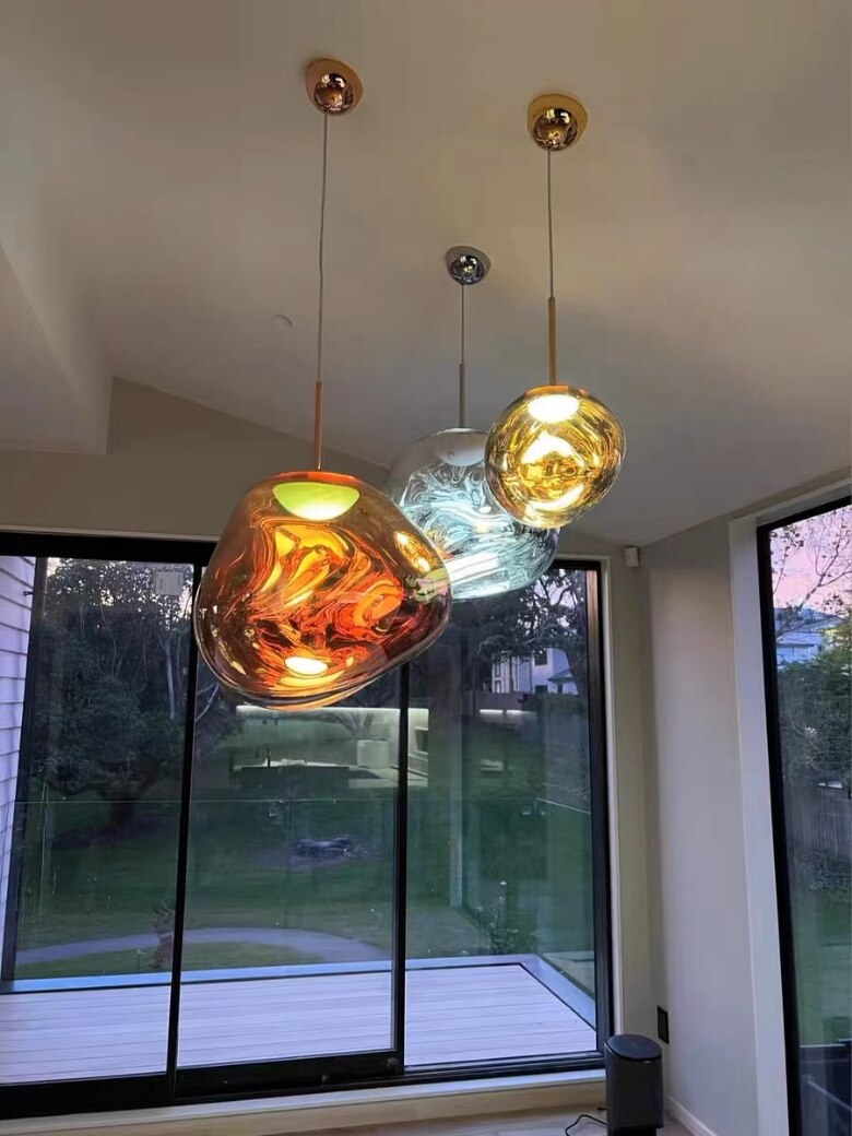 LaveLumière – Suspension LED en verre de lave soufflé
