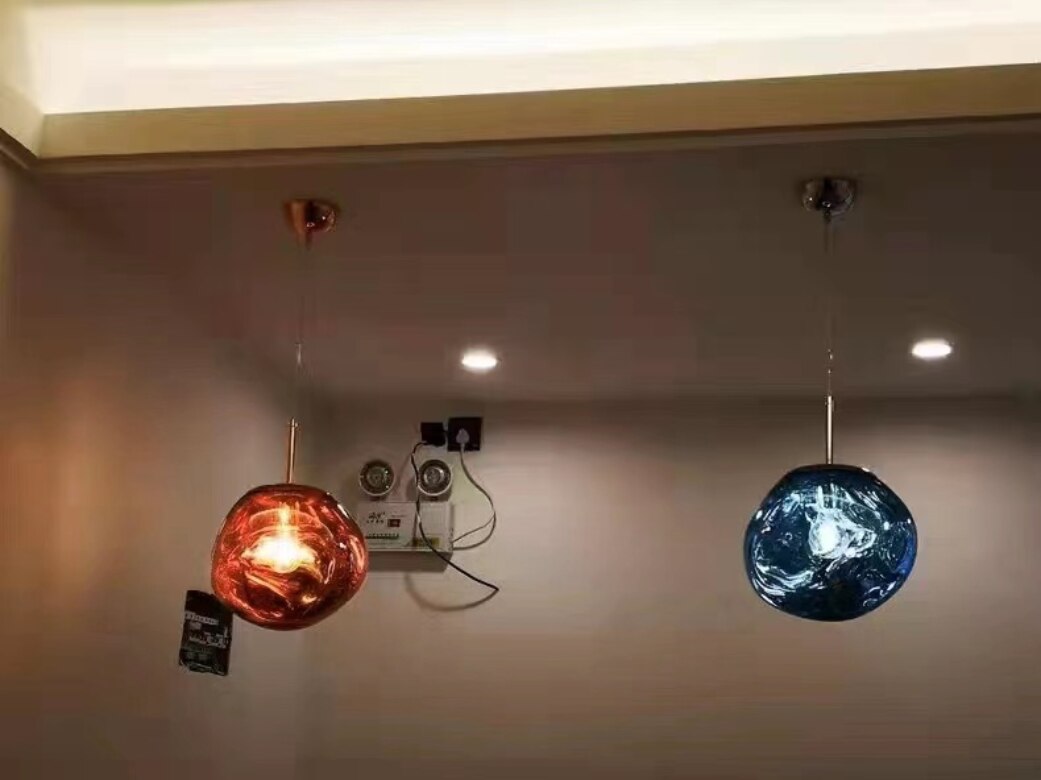 LaveLumière – Suspension LED en verre de lave soufflé