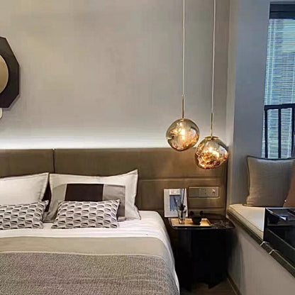 LaveLumière – Suspension LED en verre de lave soufflé