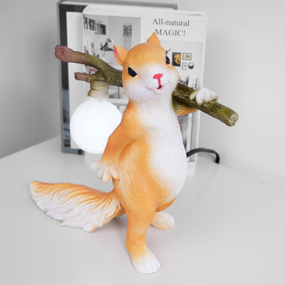 Kelvin – Lampe de table avec figurine d'écureuil : Design ludique rencontre éclairage chaud