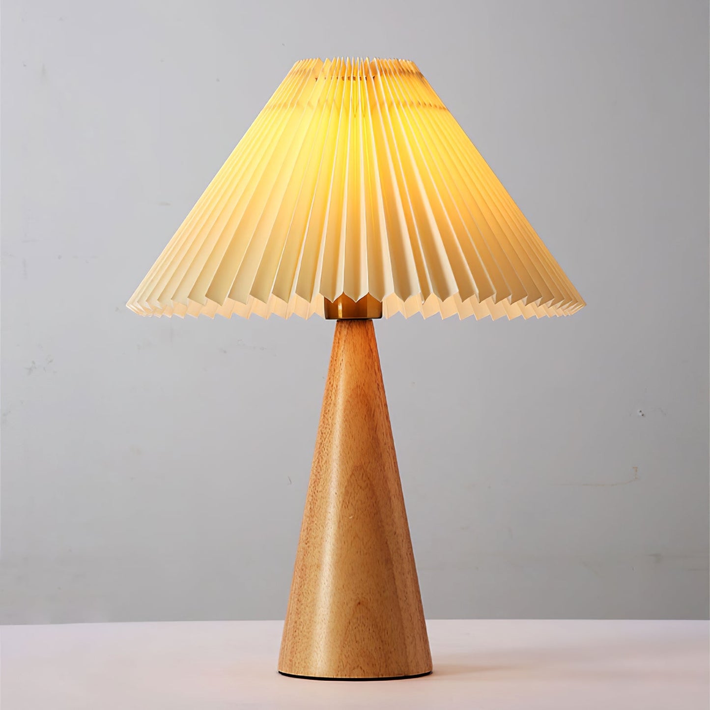 Rami – Lampe de table en bois de noyer