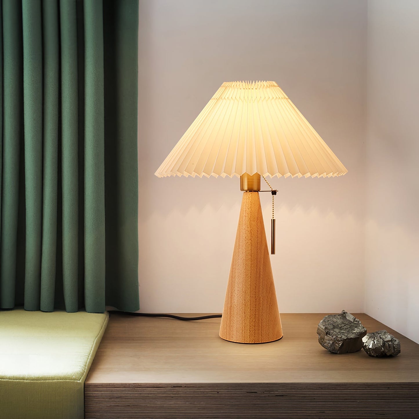 Rami – Lampe de table en bois de noyer