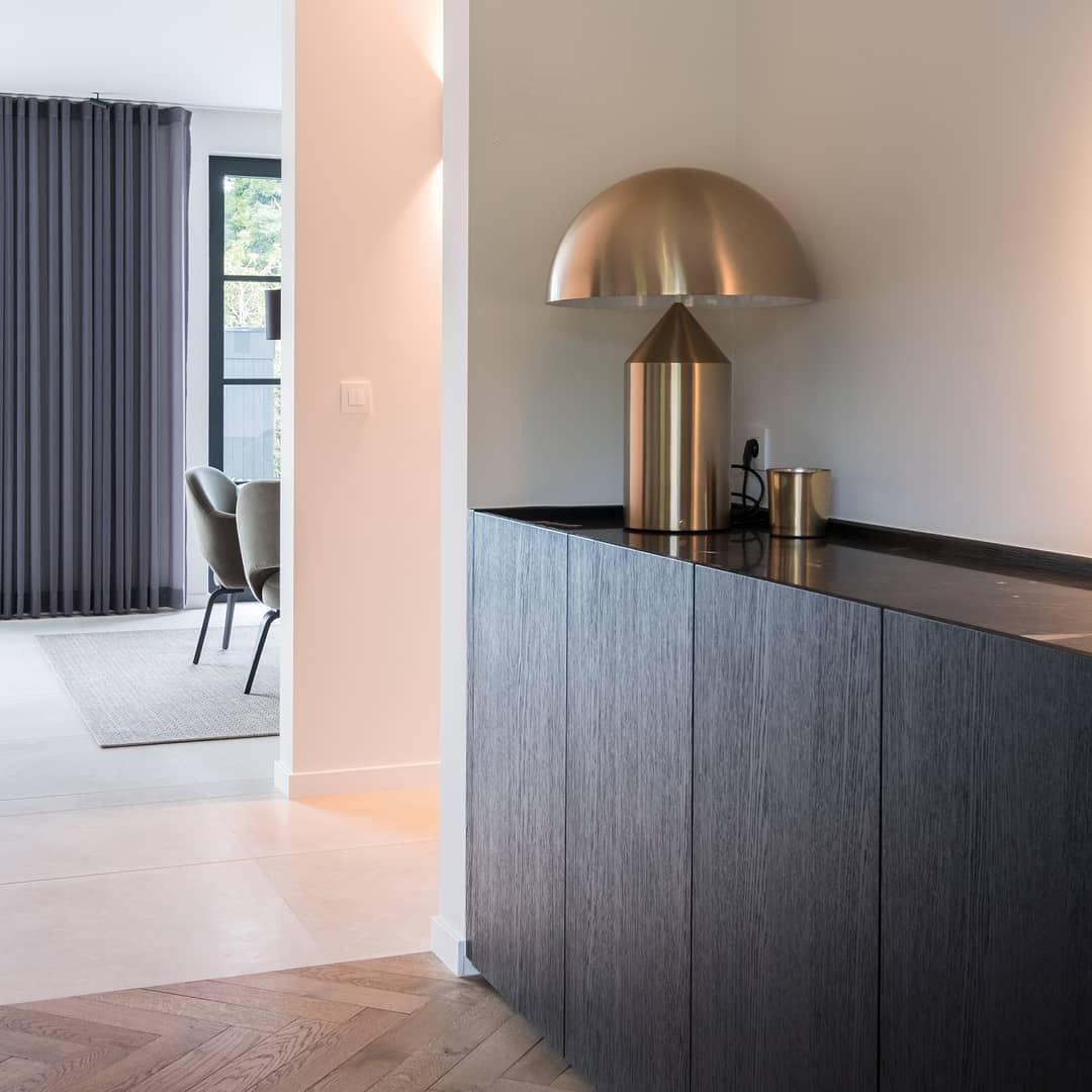 Stella – Lampe de table en métal design sculptural