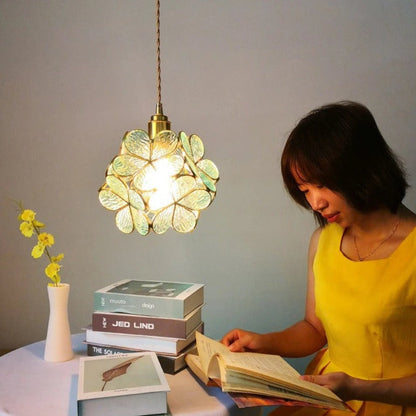 FleurVerre – Suspension florale en verre soufflé délicat