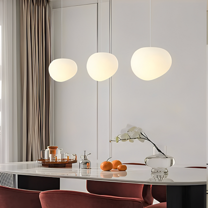 Nayla – Lustre en verre laiteux et galets