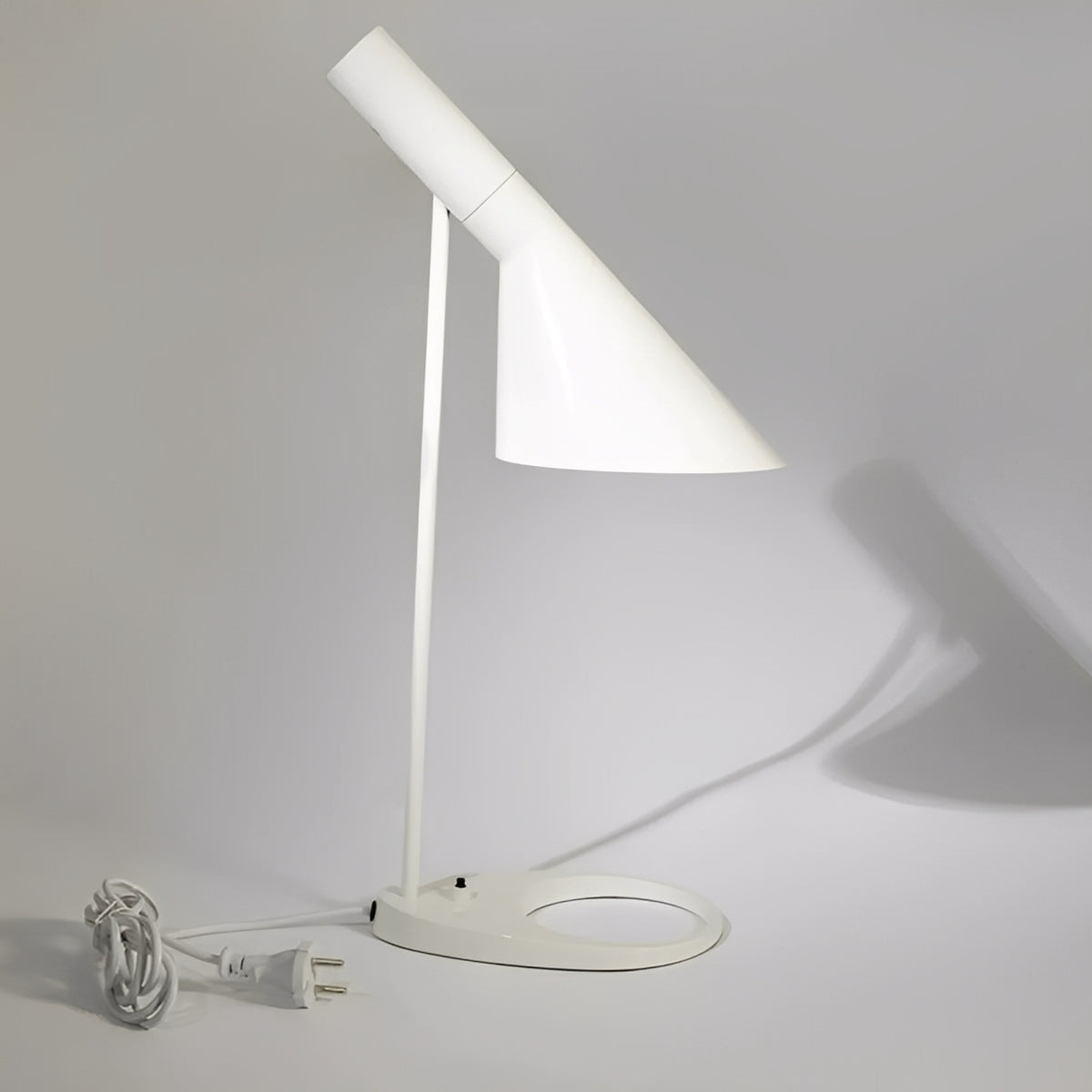 Elvara – Lampe de Table LED Nordique Simple