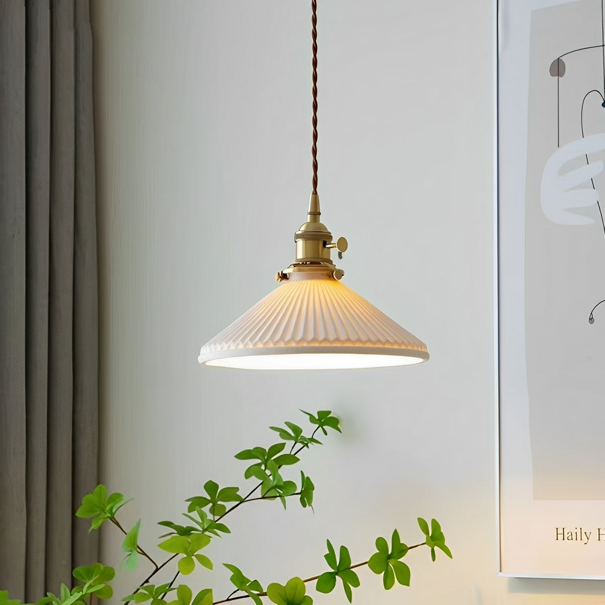 Ines – Petite Lampe Suspendue en Céramique avec Détails en Laiton