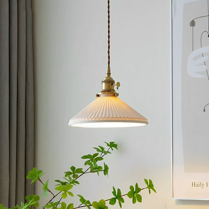 Ines – Petite Lampe Suspendue en Céramique avec Détails en Laiton