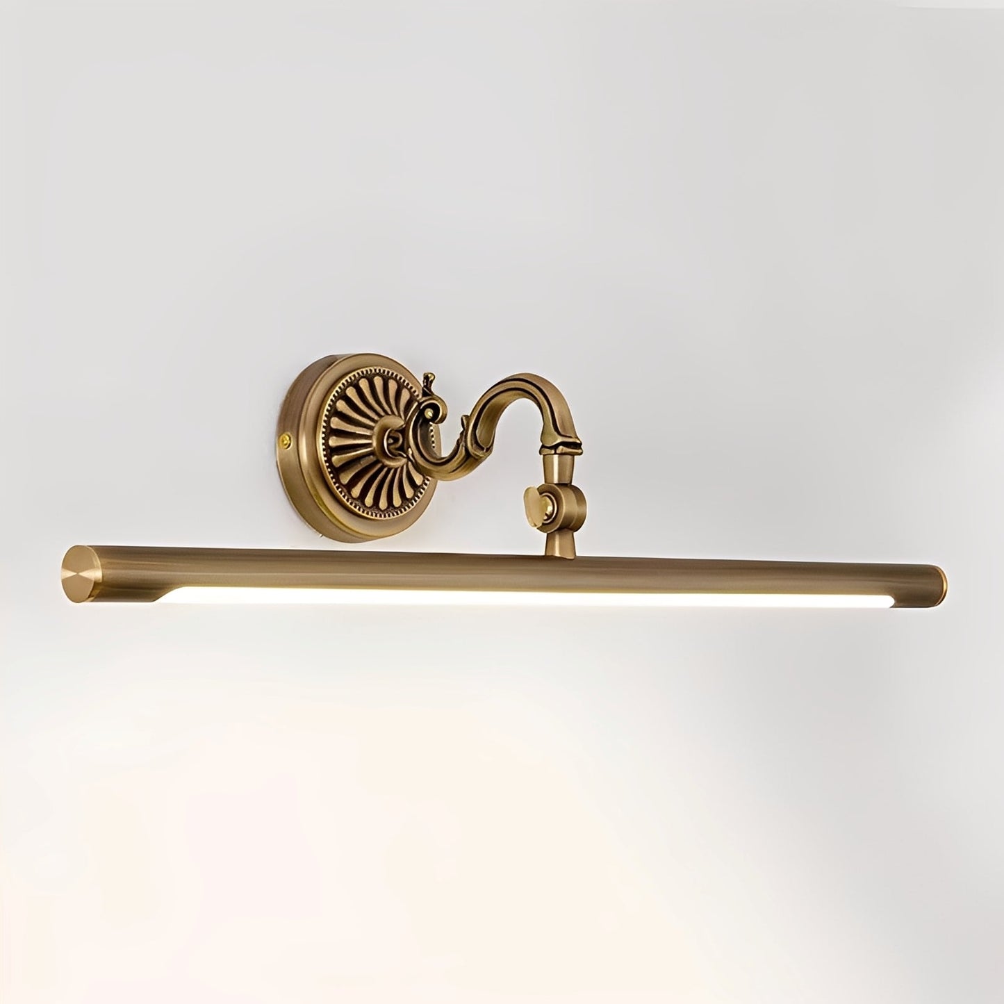 Suki – Élégante lampe de vanité en cuivre