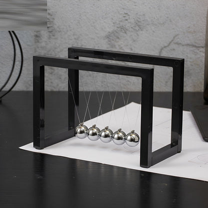 Auron – Objet d'Équilibre Créatif Noir et Blanc