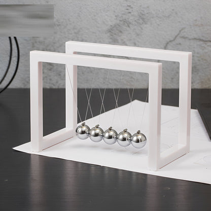 Auron – Objet d'Équilibre Créatif Noir et Blanc