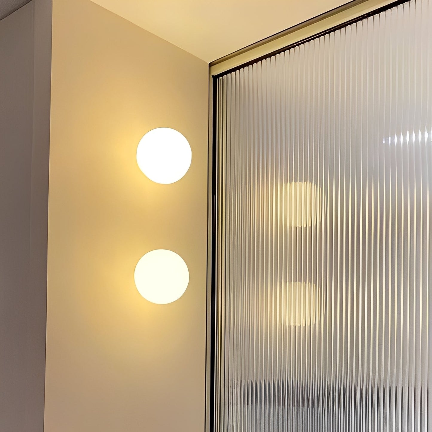 Mira – Applique Murale Boule de Verre Minimaliste