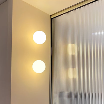 Mira – Applique Murale Boule de Verre Minimaliste