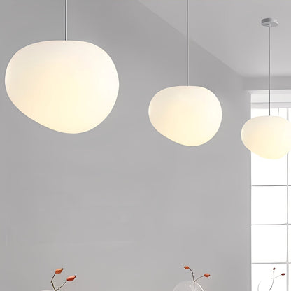 Nayla – Lustre en verre laiteux et galets