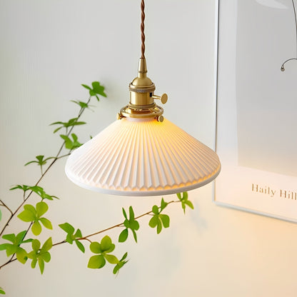 Ines – Petite Lampe Suspendue en Céramique avec Détails en Laiton