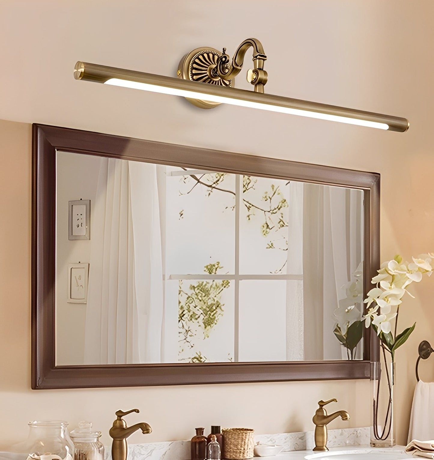 Suki – Élégante lampe de vanité en cuivre