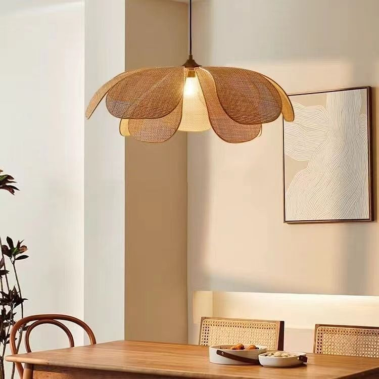 Aurelia – Lampe Suspendue en Fleurs de Rotin Fait Main