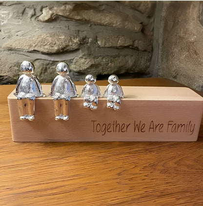 Bande de Cœur – Figurine Familiale Fabriquée à la Main en Résine