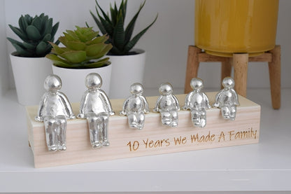 Bande de Cœur – Figurine Familiale Fabriquée à la Main en Résine