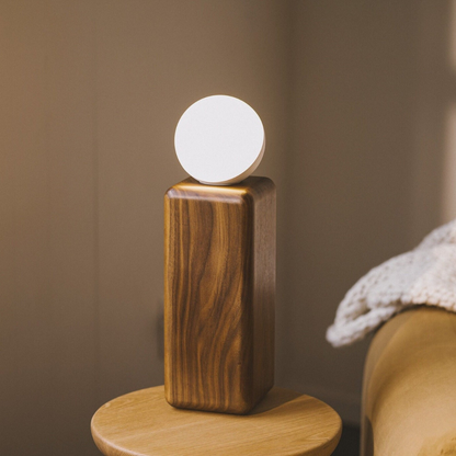 Lampe de table minimaliste en bois avec globe lumineux