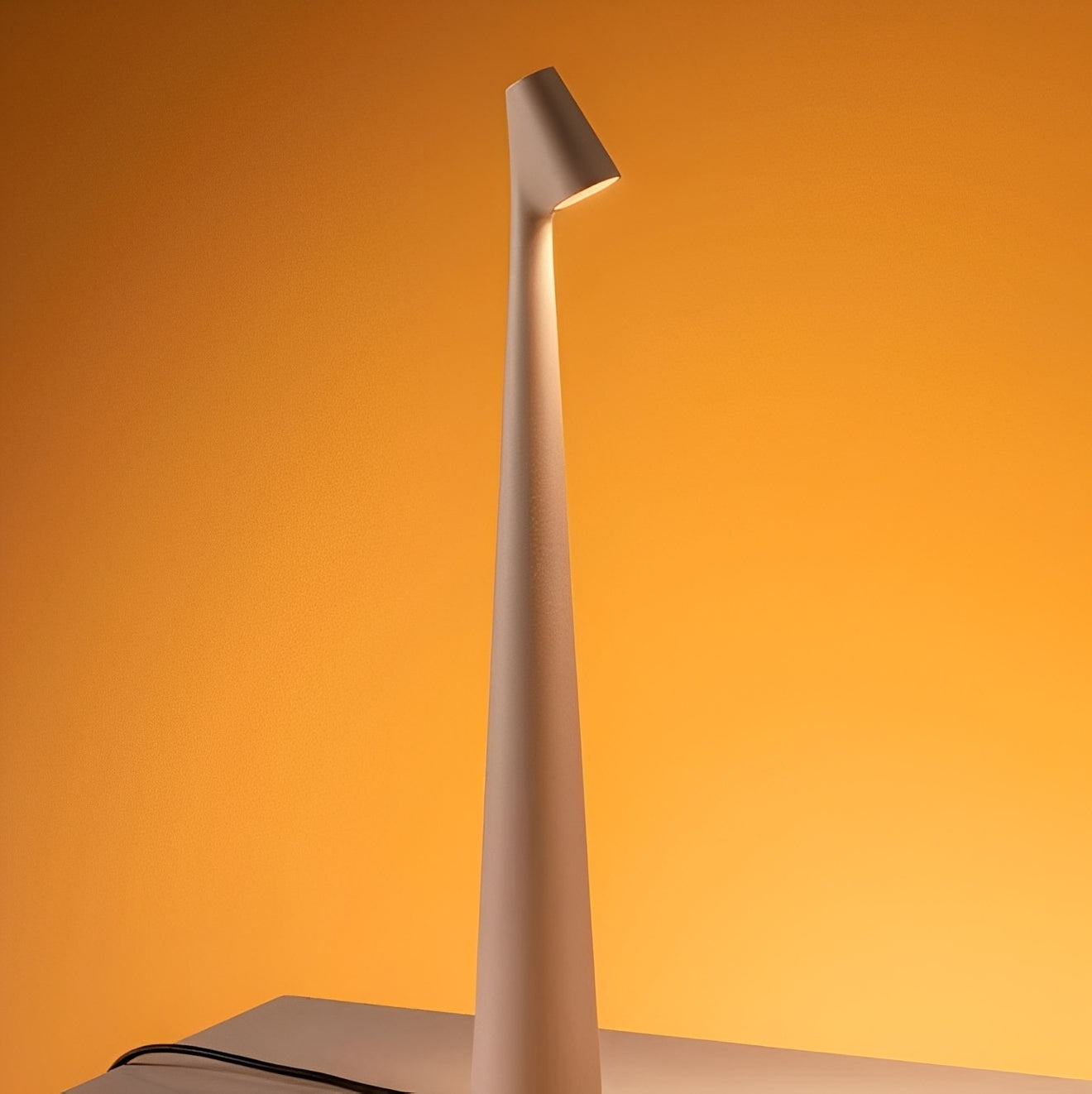 Nelia – Lampe de nuit créative avec haut pied