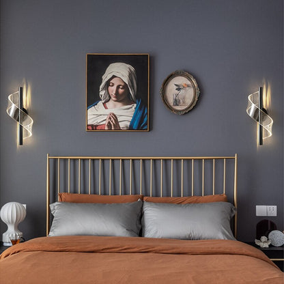 CristalMur – Applique murale élégante avec cristaux suspendus