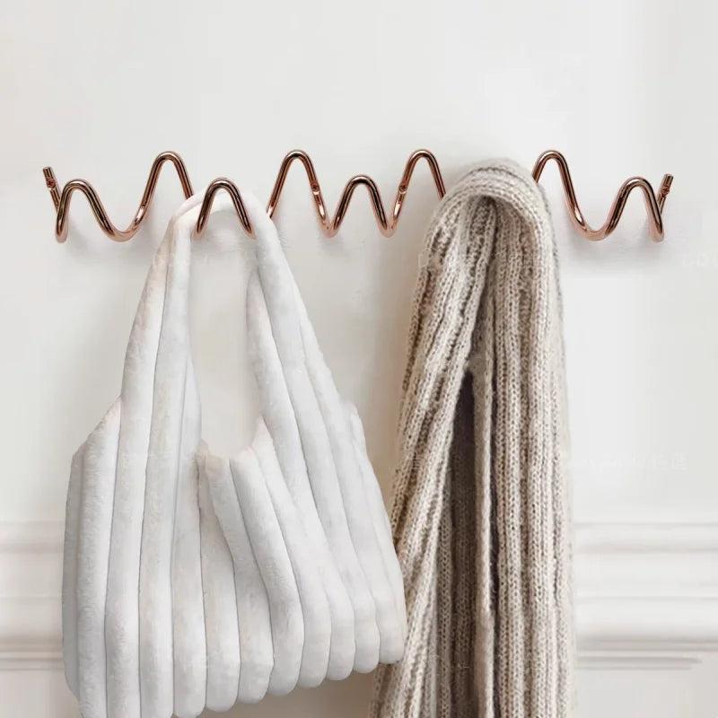 Miro – Crochet à vagues moderne en fer