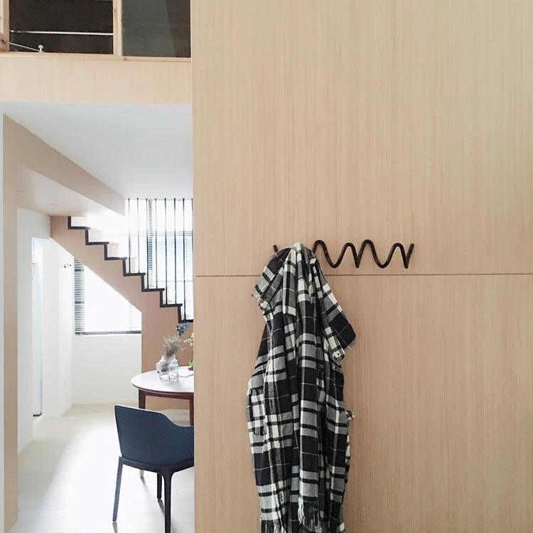 Miro – Crochet à vagues moderne en fer