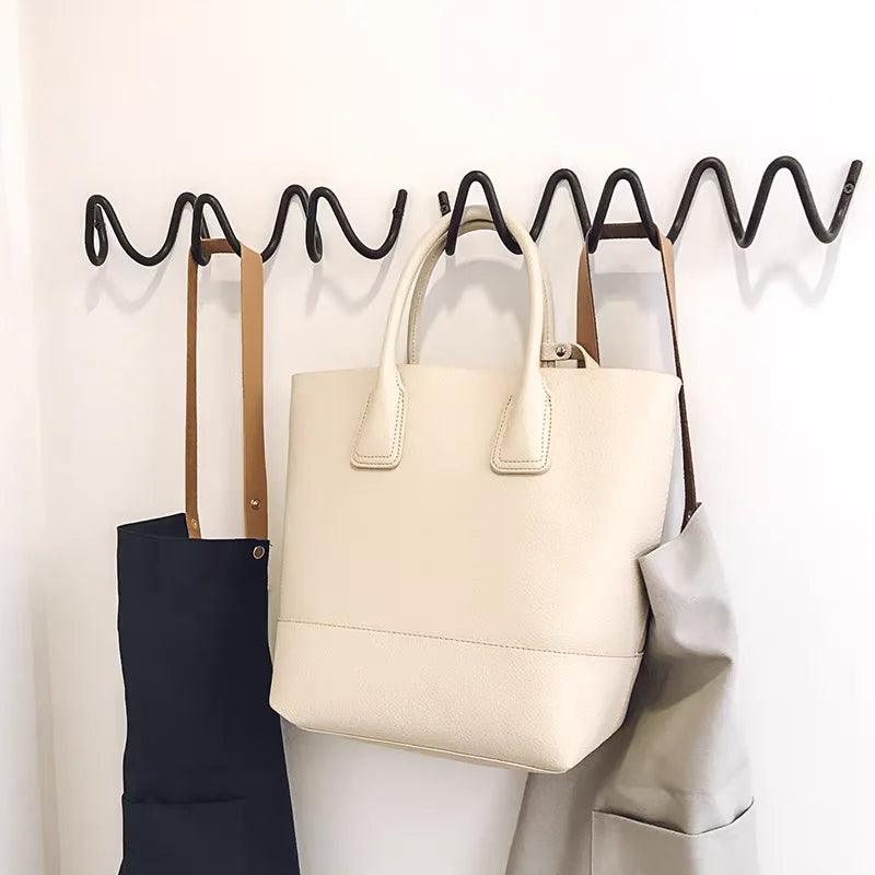 Miro – Crochet à vagues moderne en fer