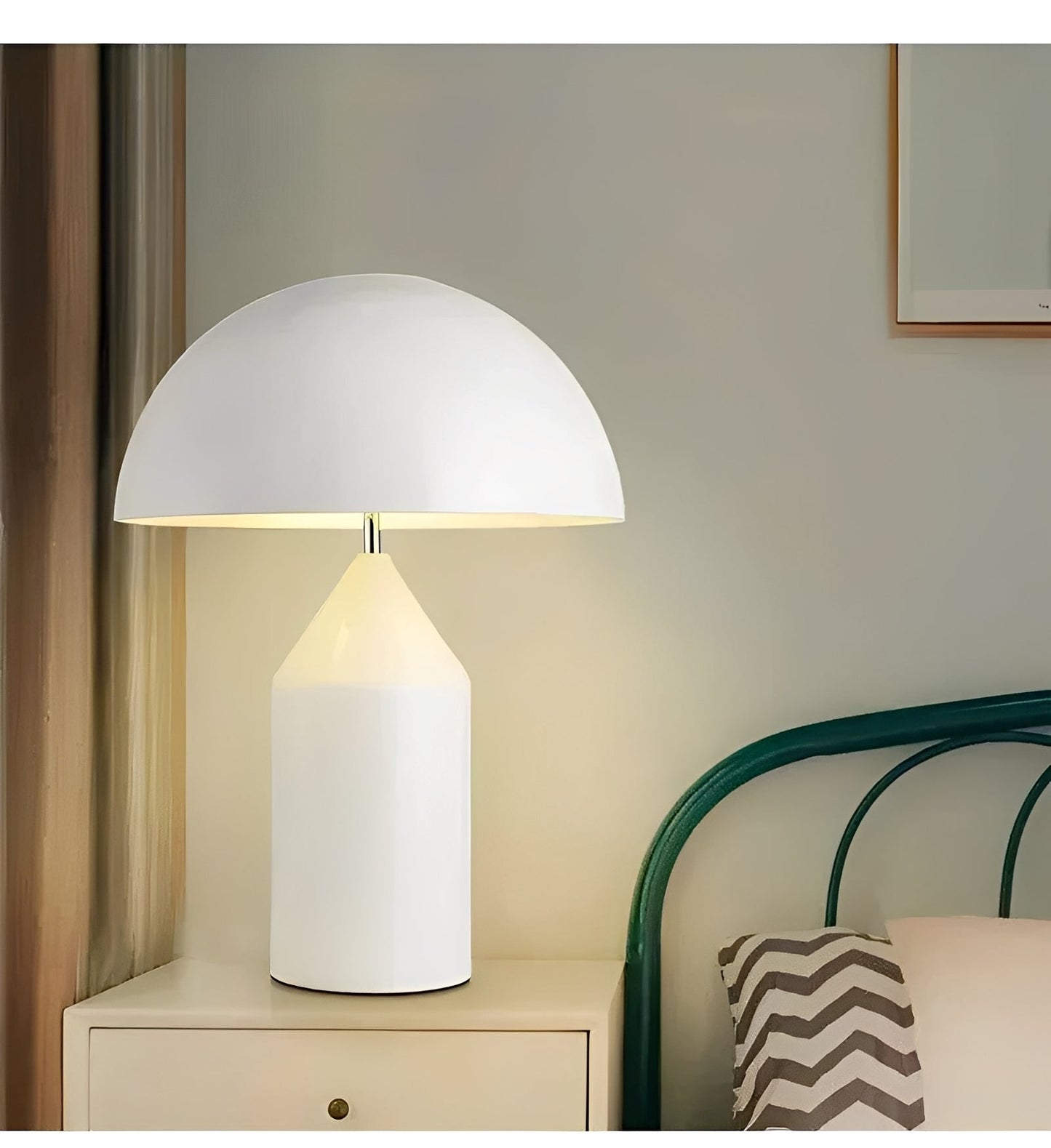 Keiko – Élégante Lampe de Table en Métal en Forme de Champignon