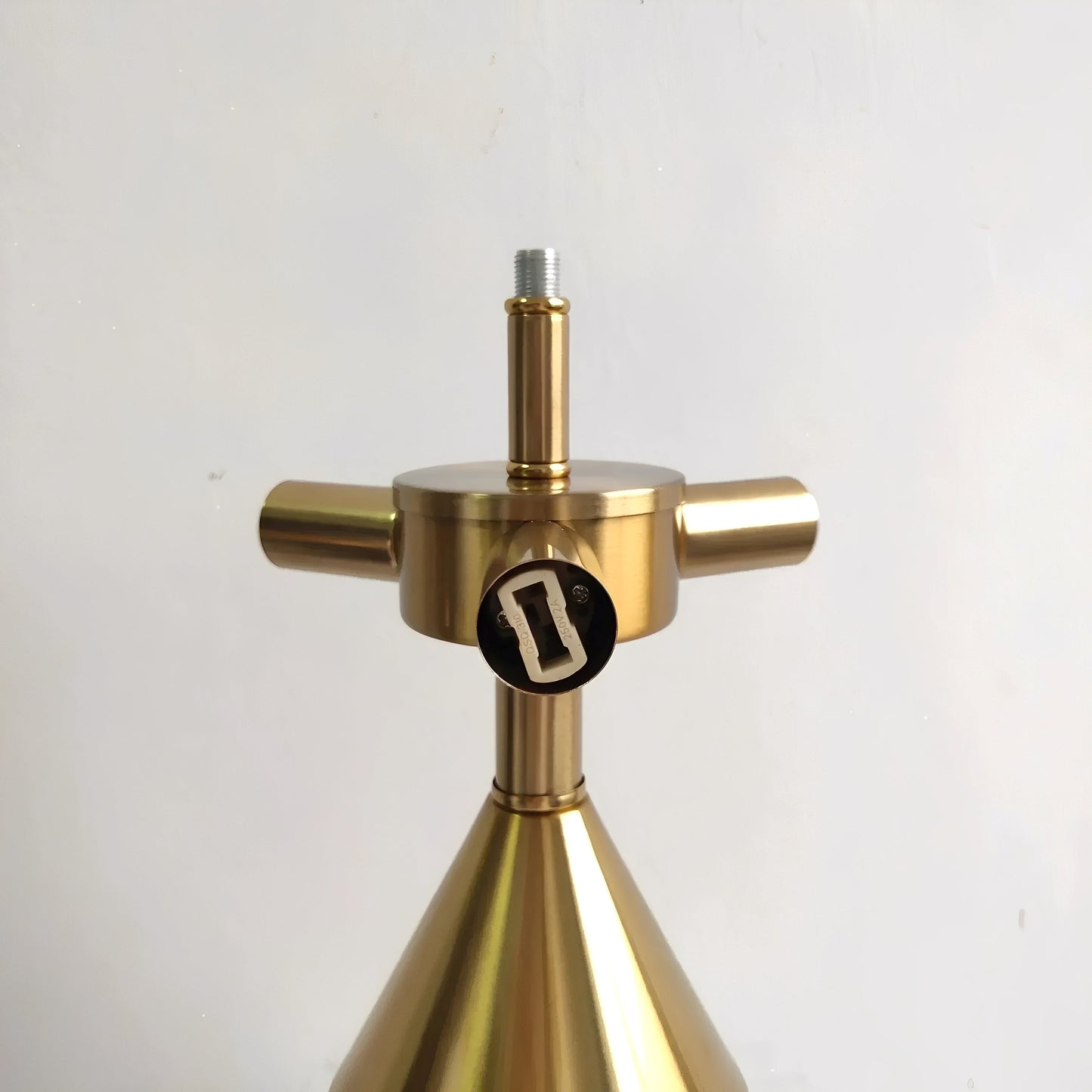 Keiko – Élégante Lampe de Table en Métal en Forme de Champignon