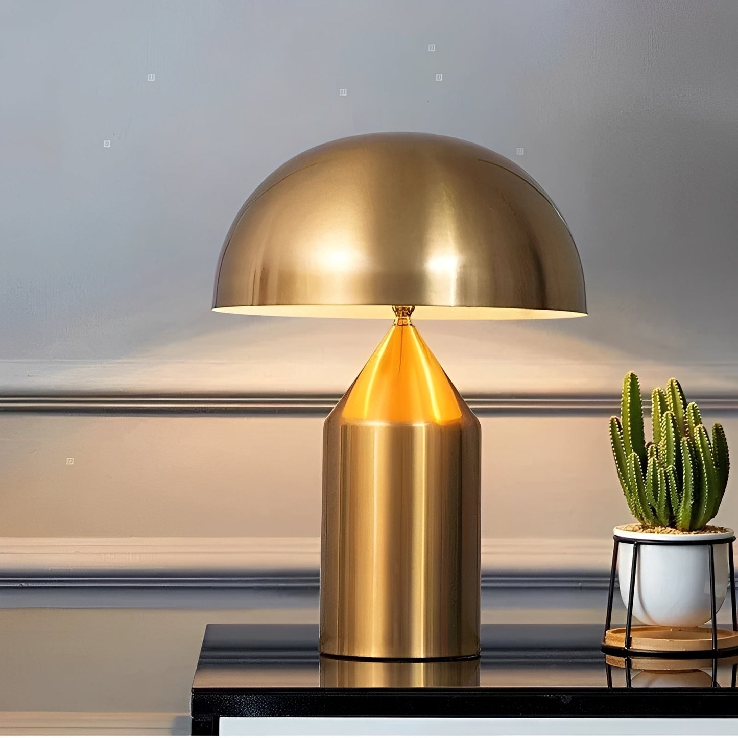 Keiko – Élégante Lampe de Table en Métal en Forme de Champignon