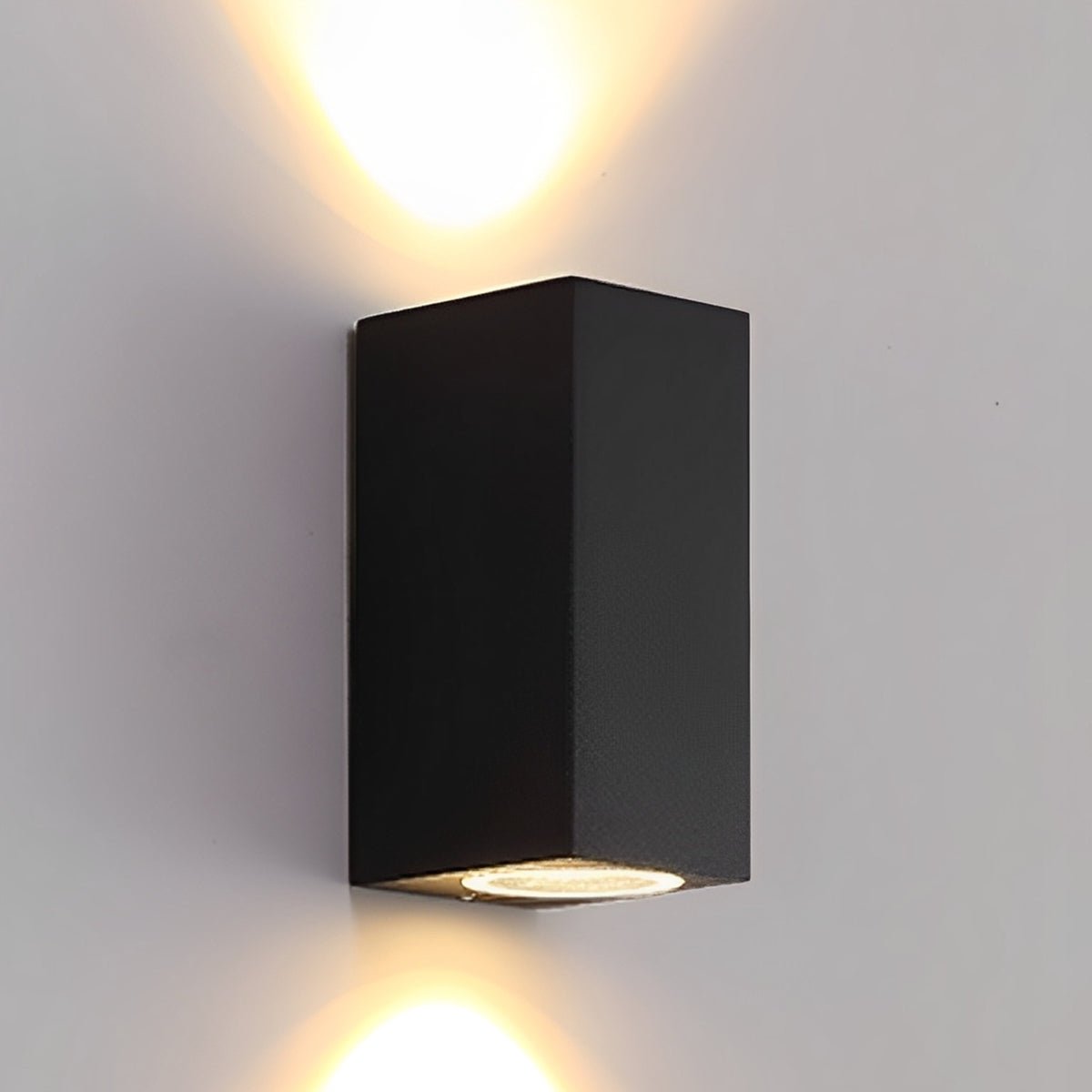 Lora – Lave-murale extérieure carrée moderne