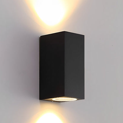 Lora – Lave-murale extérieure carrée moderne