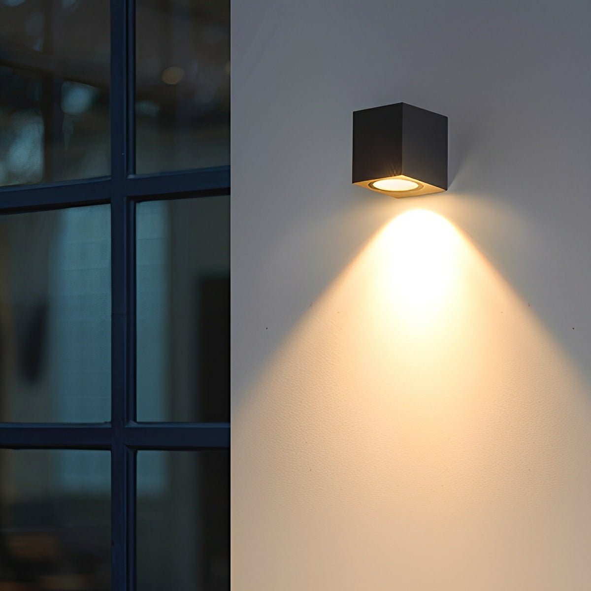 Lora – Lave-murale extérieure carrée moderne