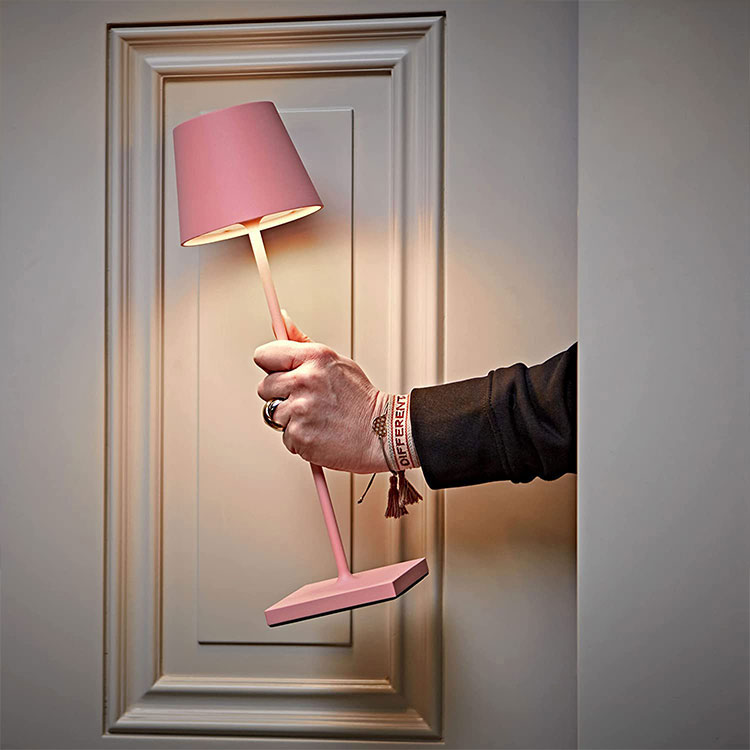 Lerio – Lampe de table de charge LED en aluminium