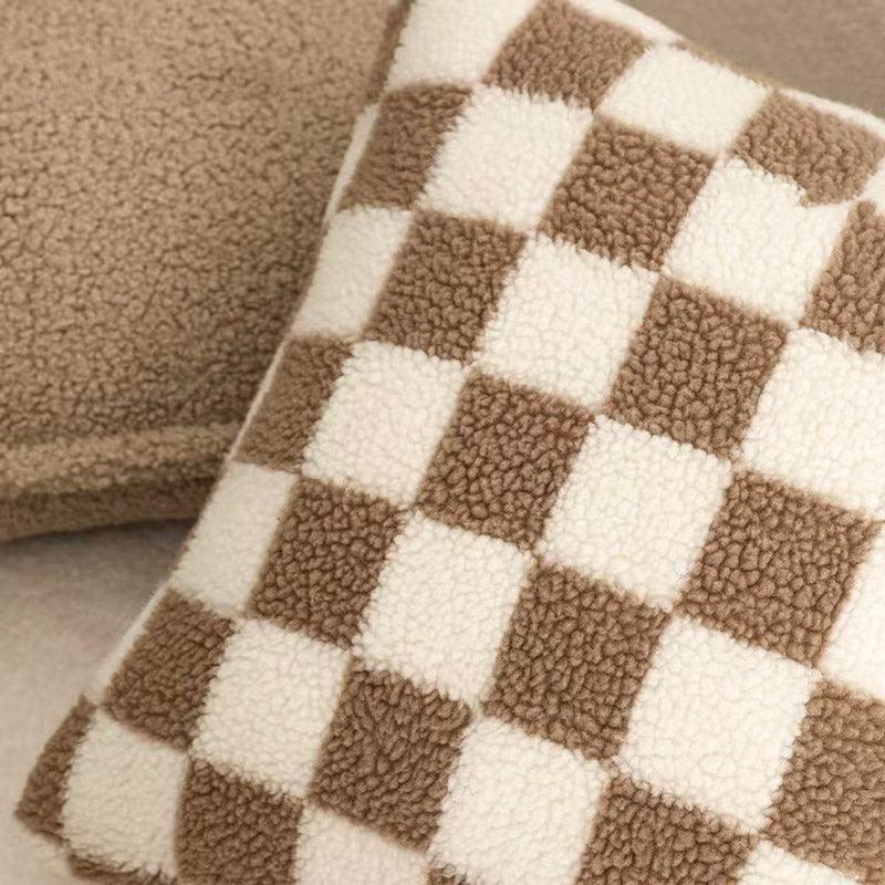 Housse de Coussin Échiquier en Velours – Coloris Matcha ou Café au Lait