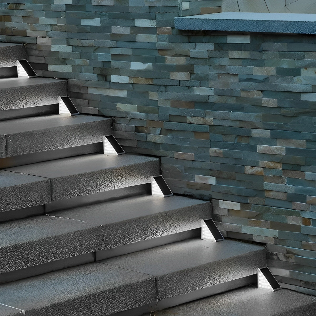 Solin – Lampes de marche solaires LED triangulaires intelligentes