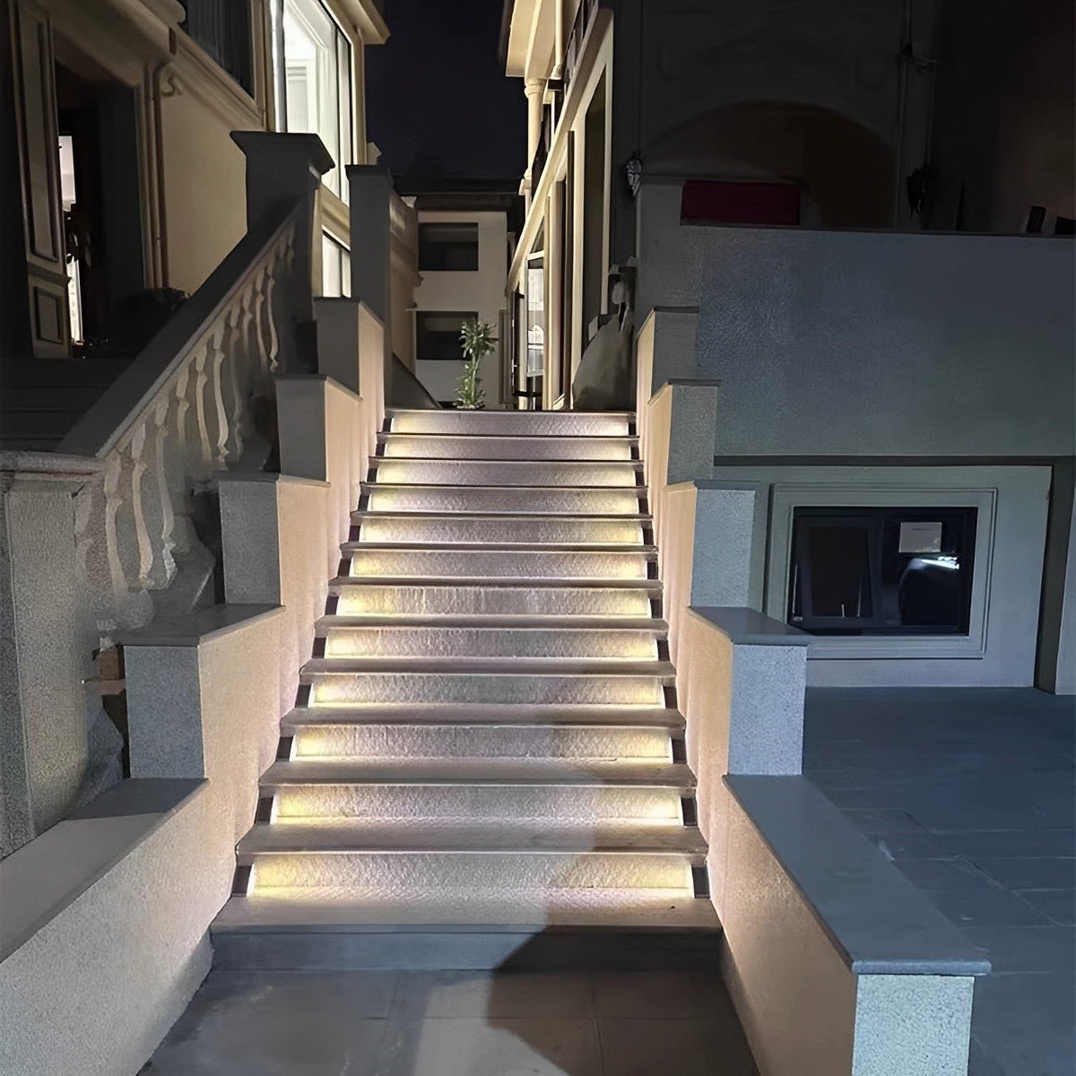 Solin – Lampes de marche solaires LED triangulaires intelligentes