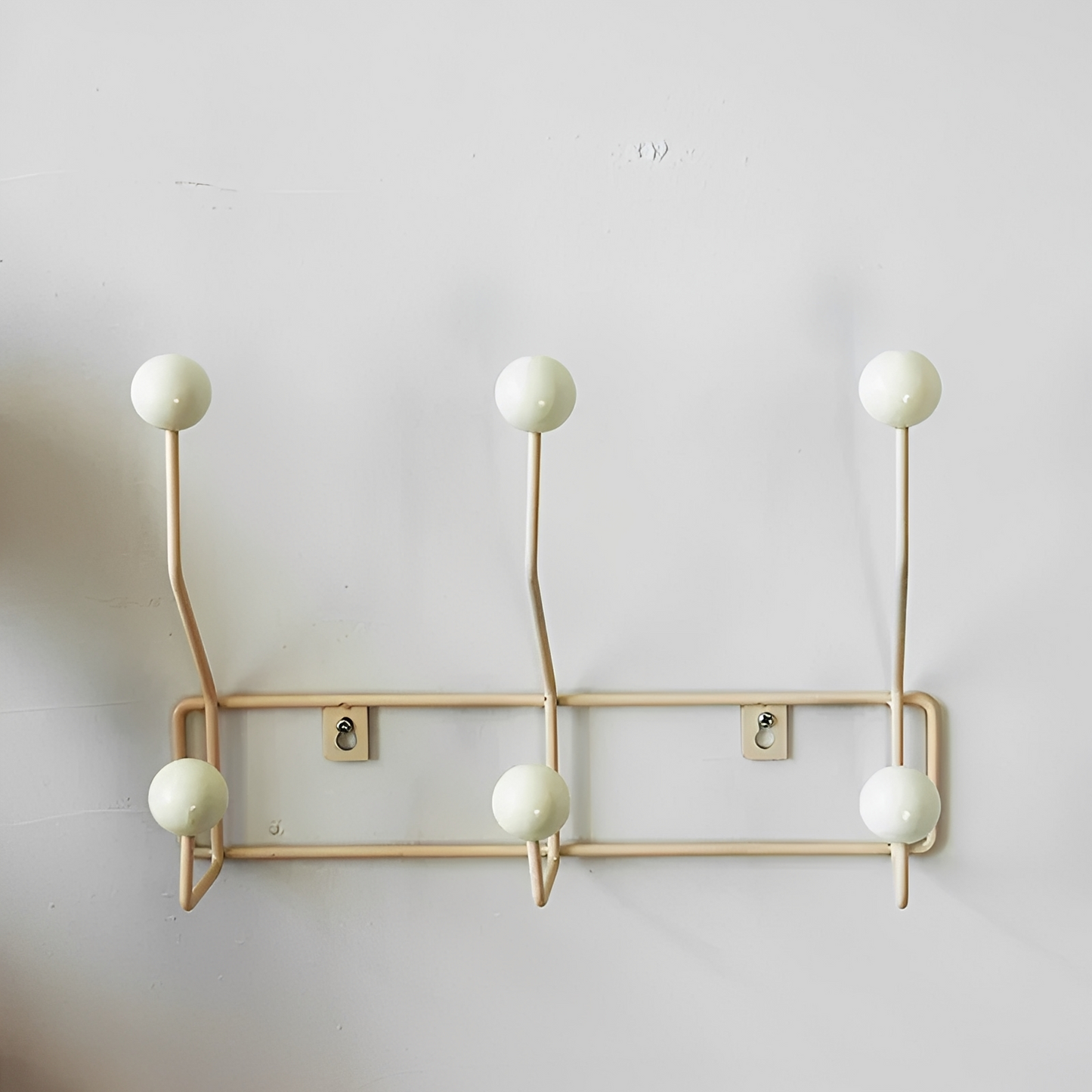 Benno – Moderne Patère Murale